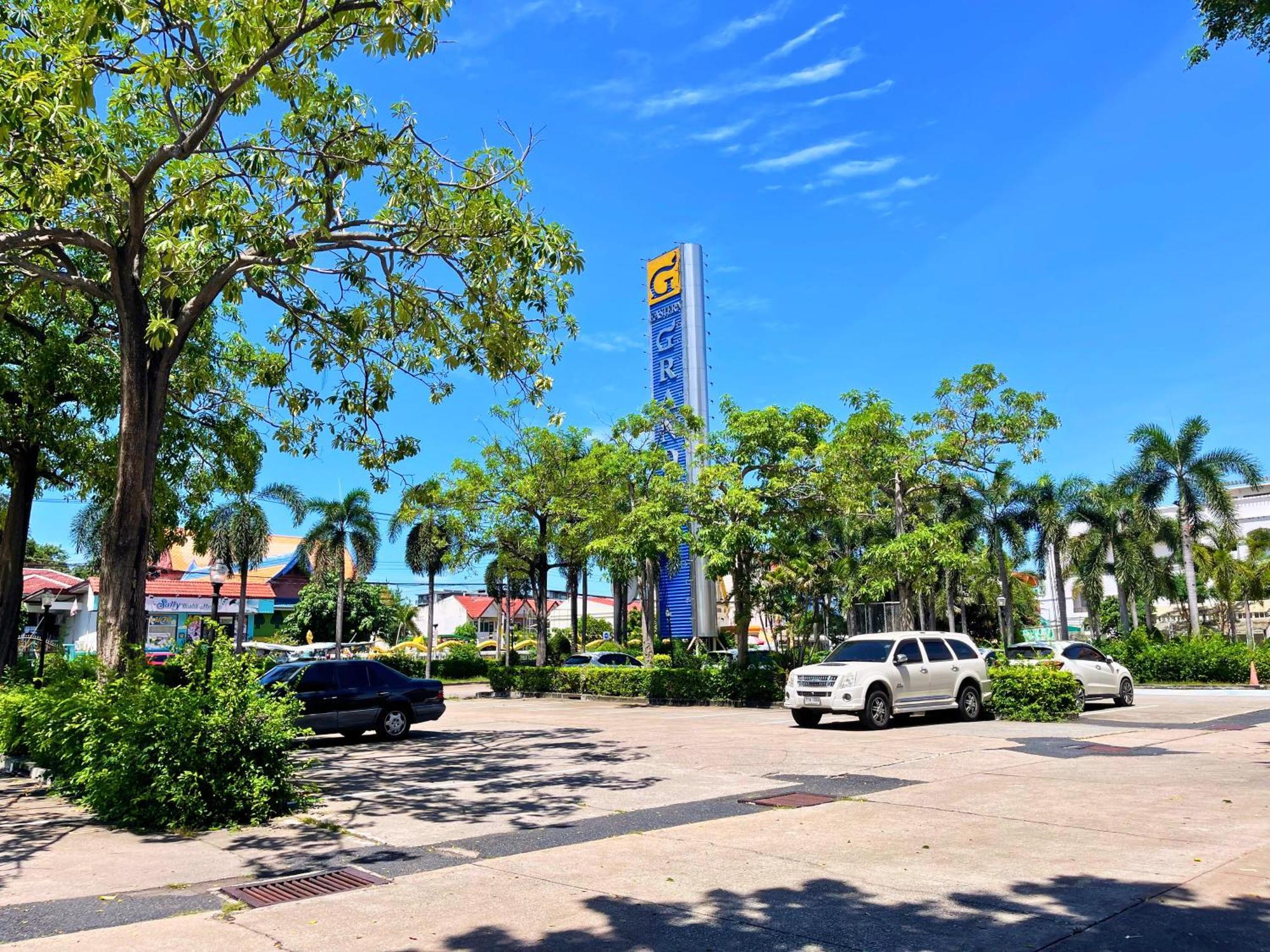 Eastern Grand Palace Pattaya Bagian luar foto