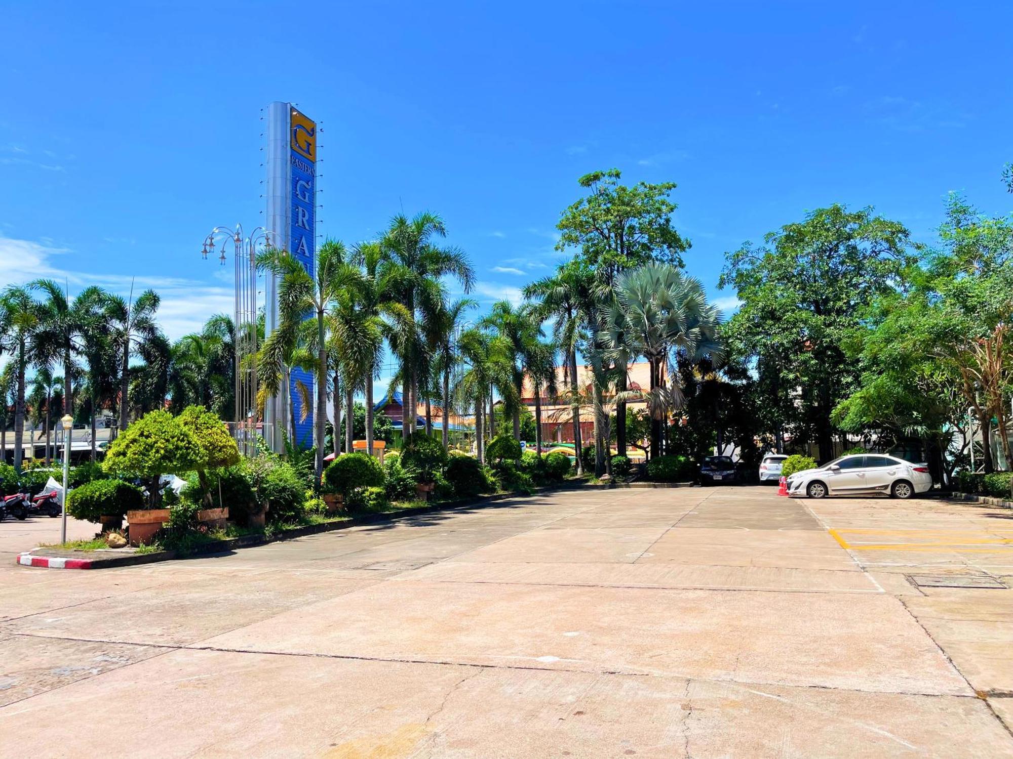 Eastern Grand Palace Pattaya Bagian luar foto
