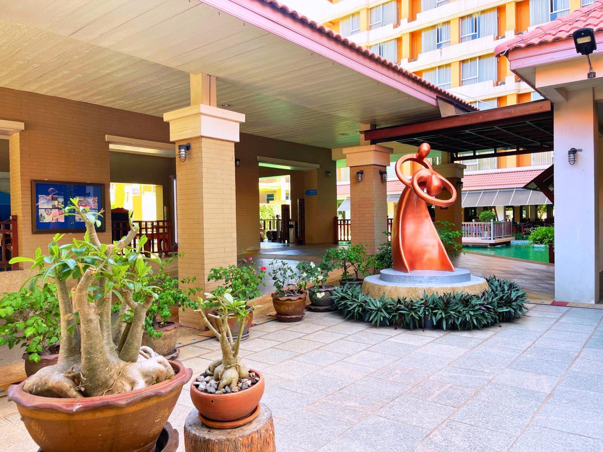 Eastern Grand Palace Pattaya Bagian luar foto