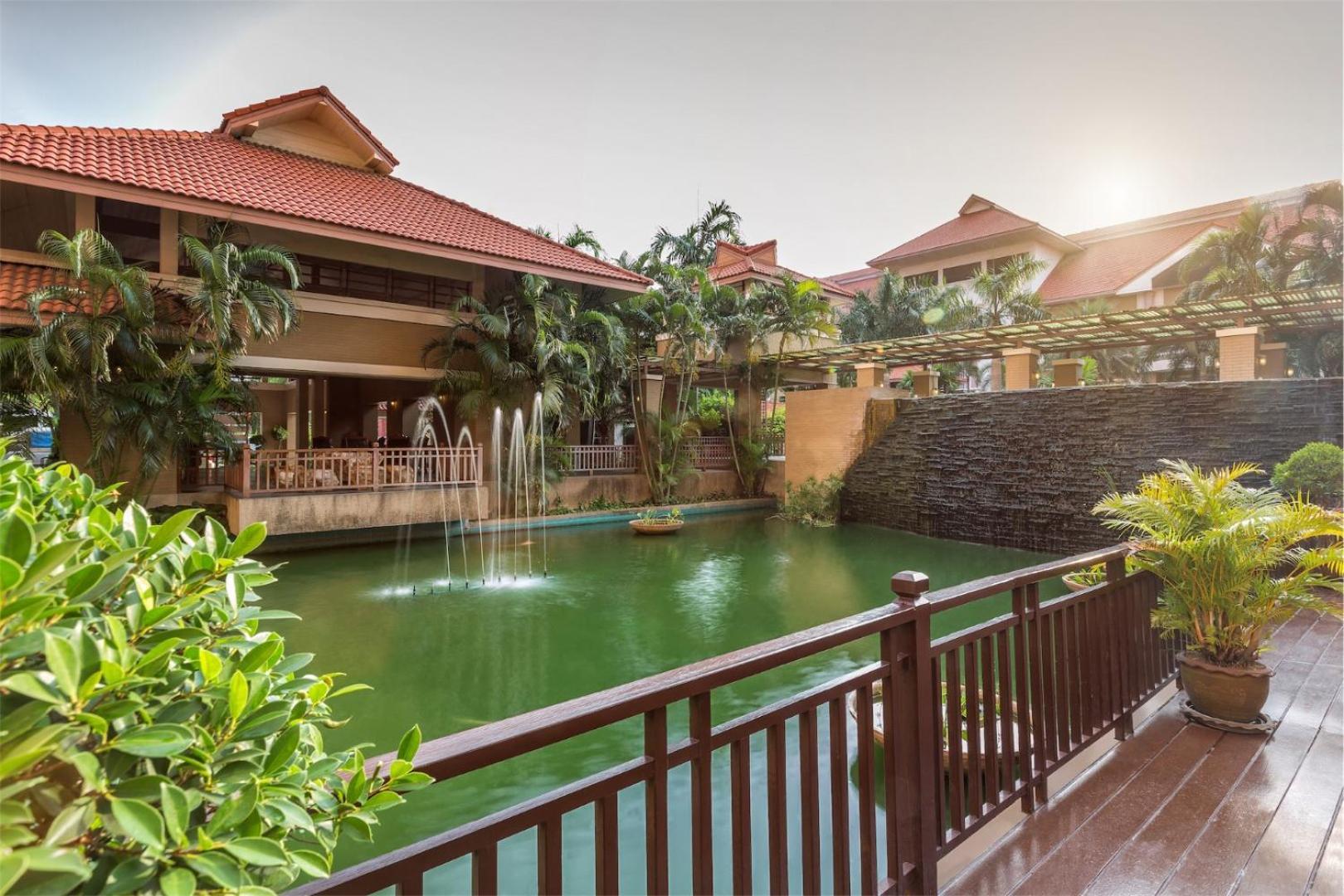Eastern Grand Palace Pattaya Bagian luar foto